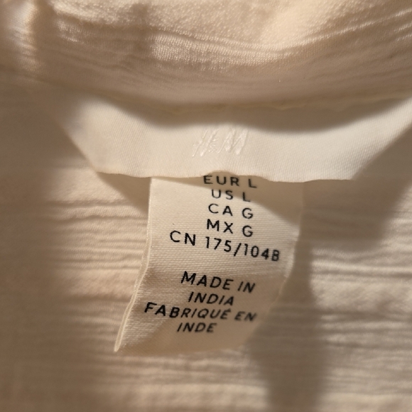 NWOT. H&M Off-White Textured Blouse - Picture 3 of 3
